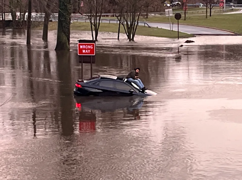 BronxRiverPkwyRescue001.PNG