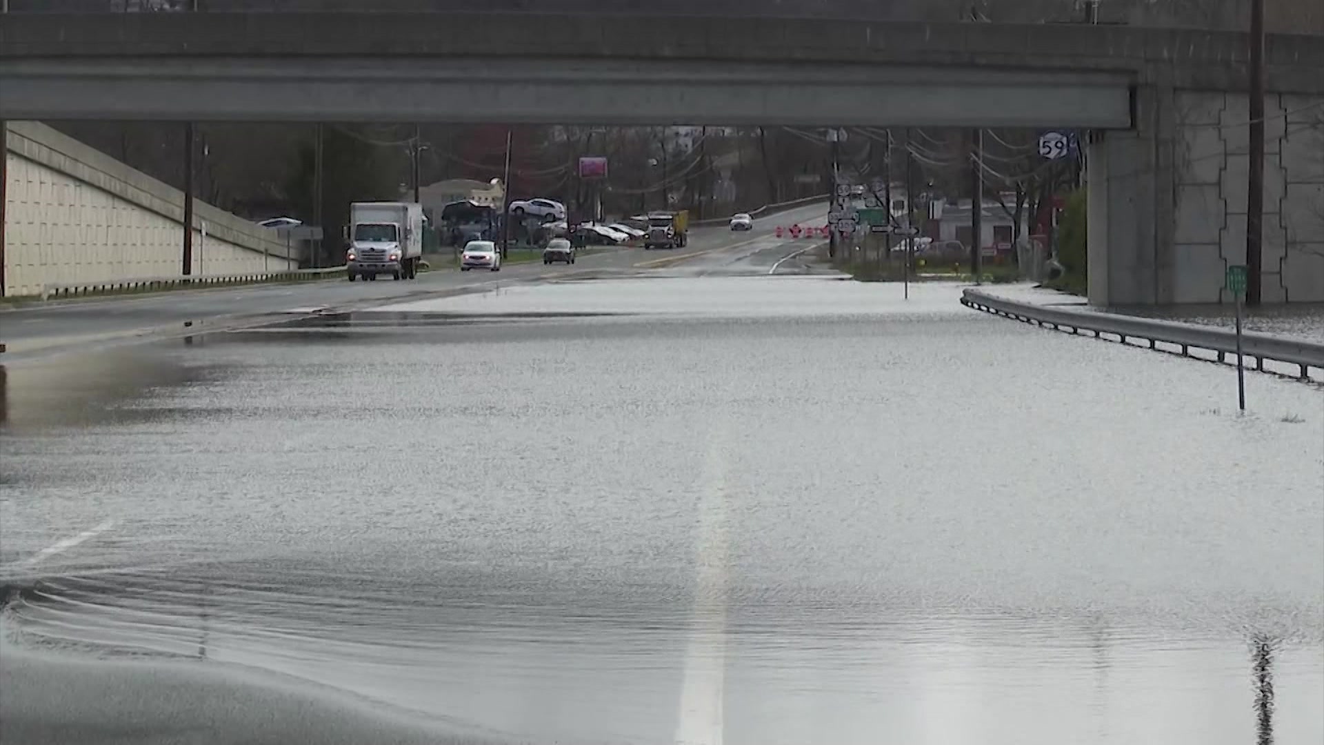 Route 59 floods again, creating massive delays as drivers diverted through parking lot - Vimarsana News