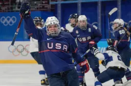 USA women's hockey beats Finland 4-1 to advance to gold medal game