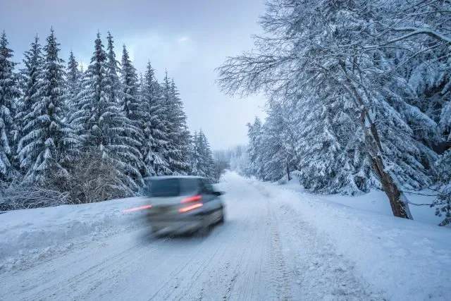 2024 AAA GettyImages 1132526085 VehicleDrivingOnSnowyRoad-e1769626531898