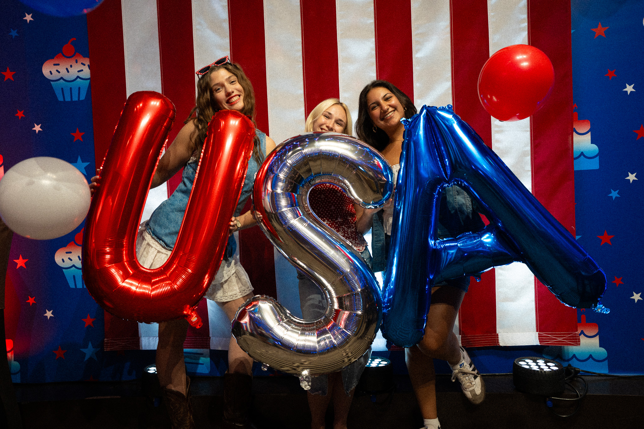 ocr_americas_bday_bar_balloons_02_ad.jpg