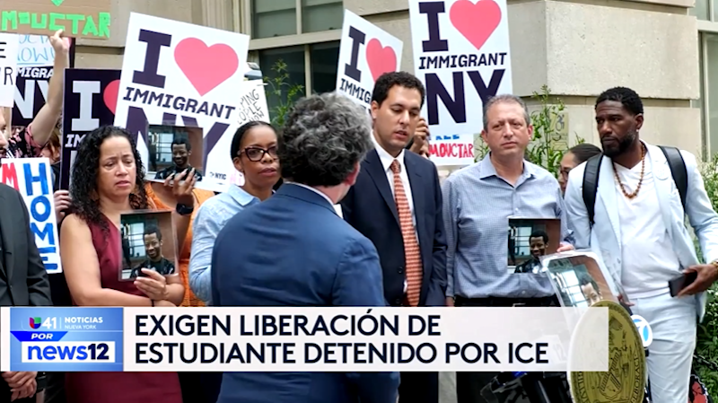 Story image: Univision 41 News Brief: Exigen liberación de estudiante detenido por ICE