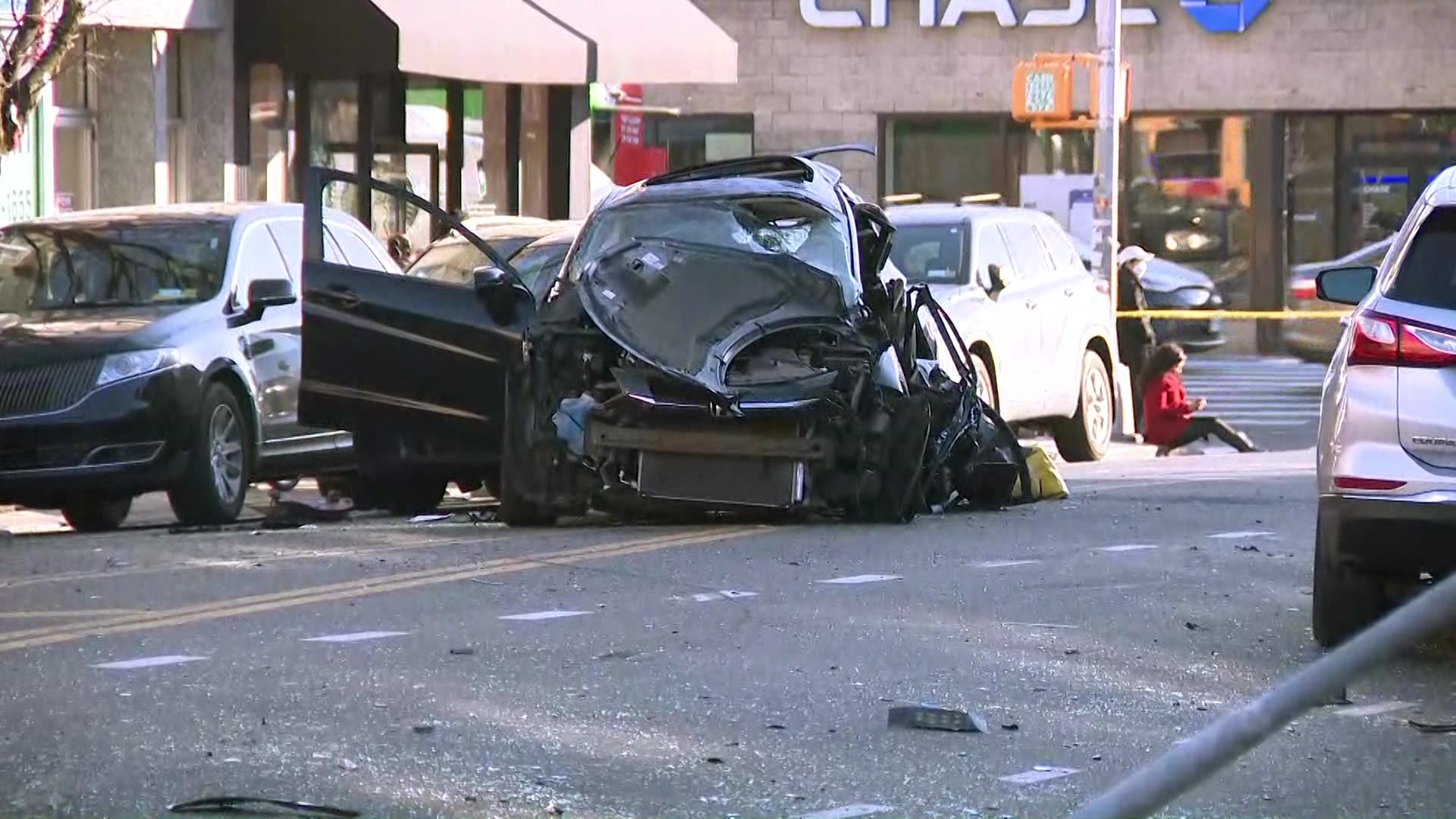 Police 2 dead, 5 injured in Bensonhurst car crash