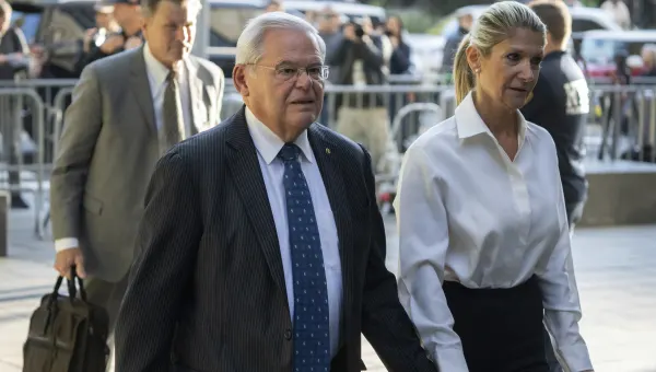 Prosecutors recommend delaying the bribery trial of Sen. Bob Menendez from May to a summer date
