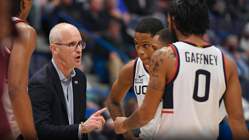 Story image: UConn coach Dan Hurley signs a 2-year extension that puts him under contract through 2032