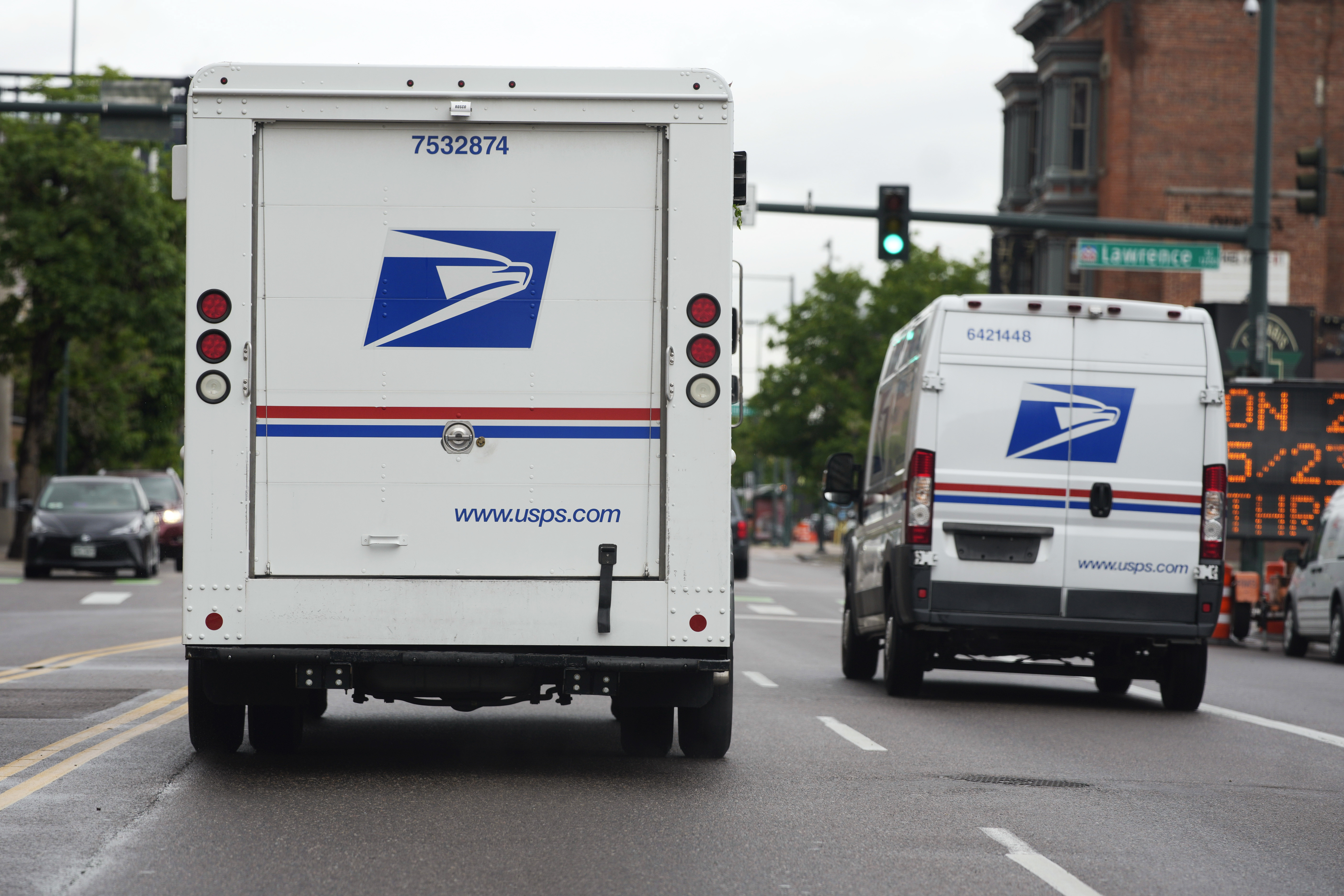 USPS lifts suspension of parcels - AP22209796929236 