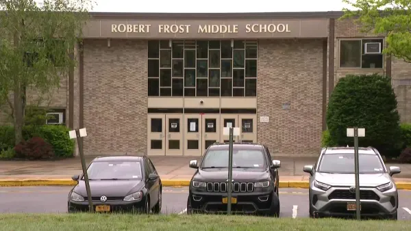  Police: Deer Park teen charged after making threats, bringing BB gun to Frost Middle School