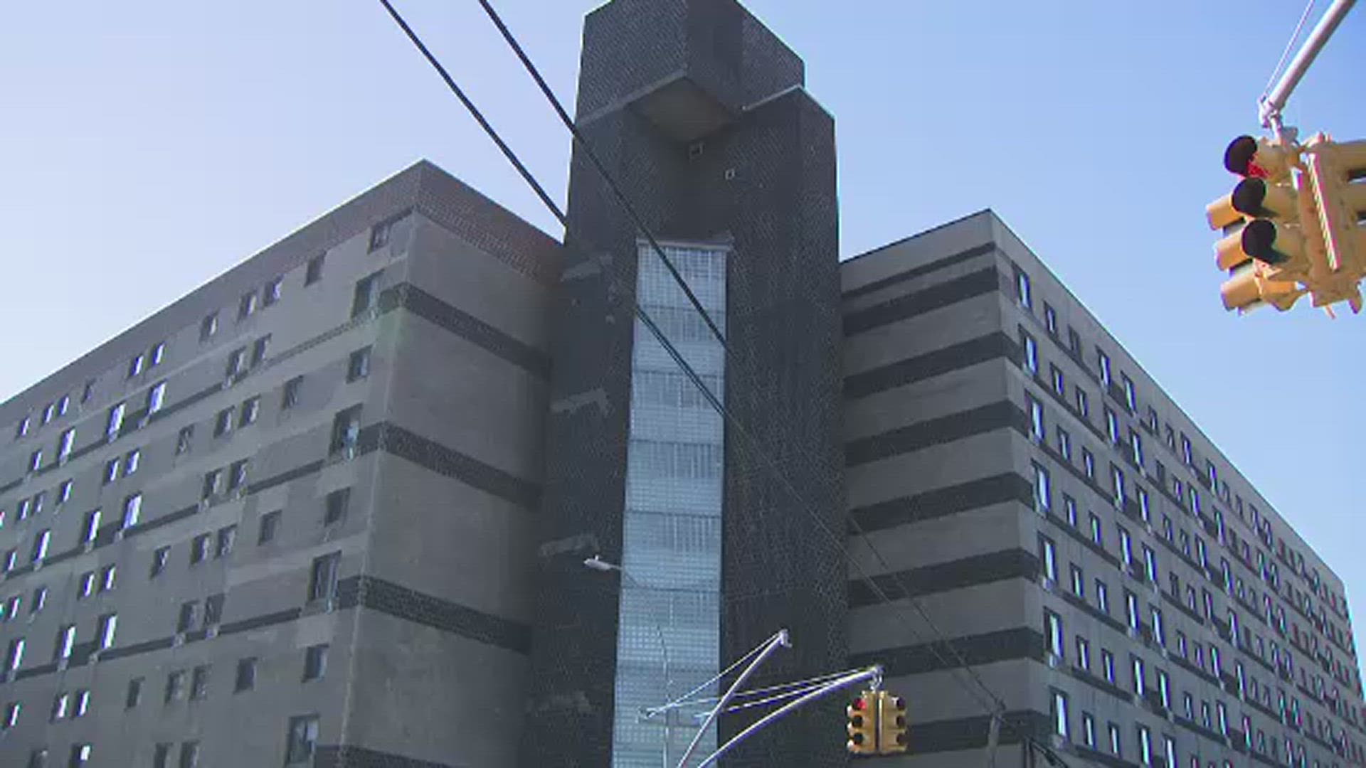 纽约消防局：布朗克斯大楼13人因一氧化碳中毒住院