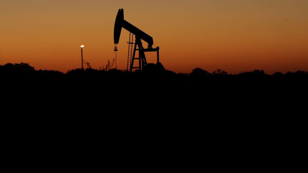 The Week's Top Stories: Oil's Wild Ride; Jobless Claims Continue Grim Climb