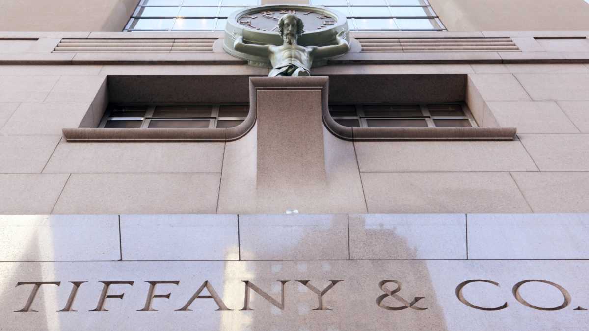 Fire breaks out at flagship Tiffany & Co store on New York's Fifth Avenue