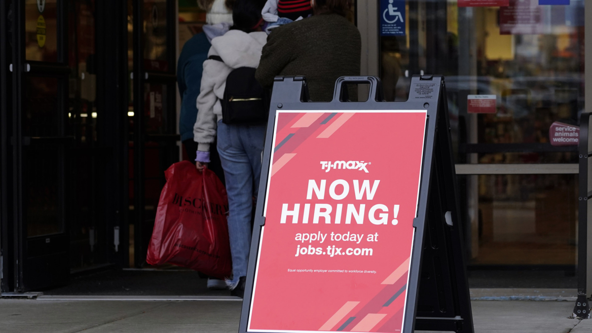 Applications for Jobless Benefits Decline Last Week