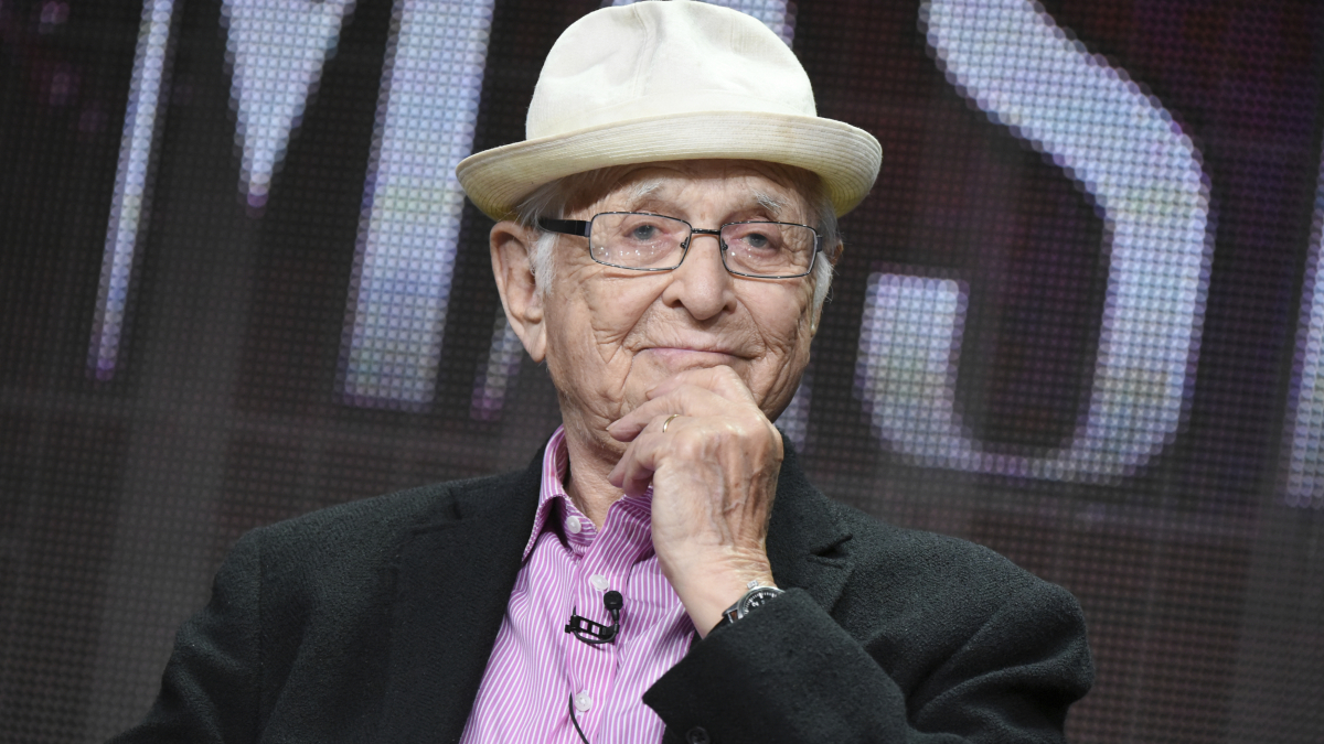 Norman Lear, Who Revolutionized Prime Time TV, Dies at 101