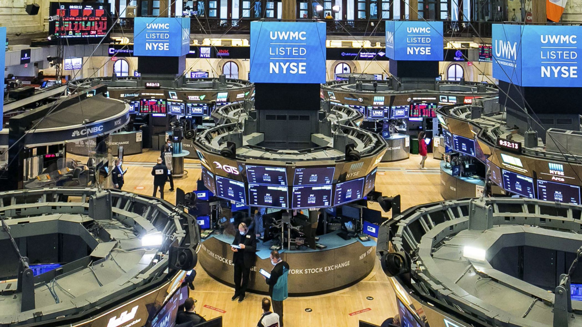 Mixed Finish on Wall Street as Worldwide Rally Takes a Pause