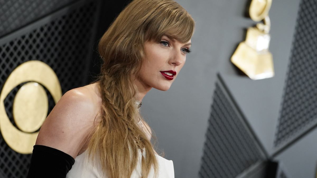 Taylor Swift Threatens to Sue the College Student Tracking Her Private Jet