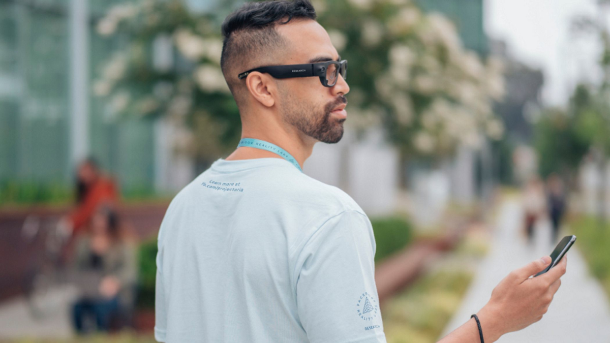 Facebook Teams Up With Ray-Ban to Launch Smart Glasses in 2021