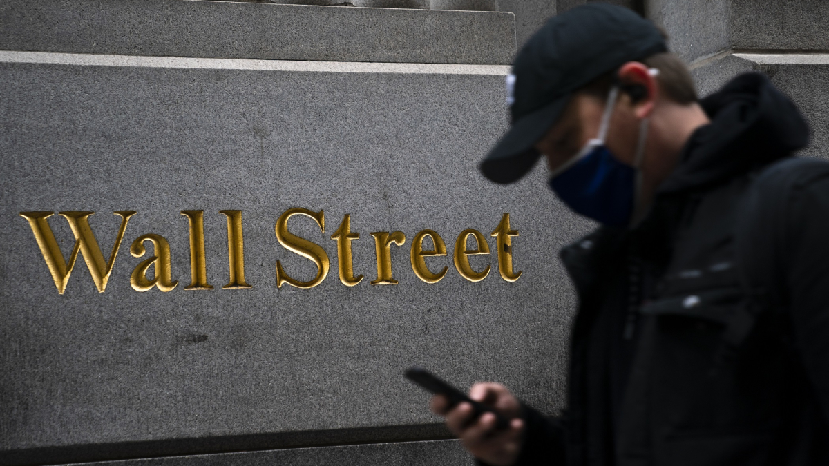 Tech Stocks Lead Wall Street Lower Again, Nasdaq Falls 2.5 Percent