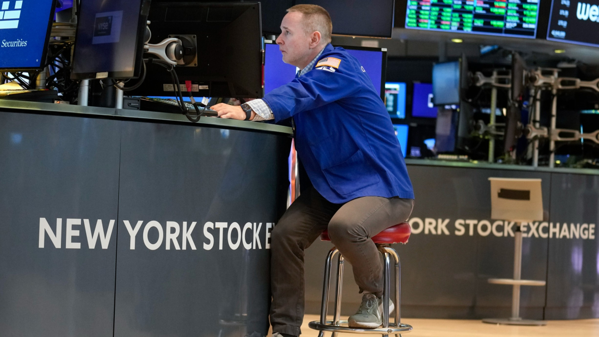 Stock Market Today: Wall Street Rises, S&P 500 Hits Highest Level in More Than a Year