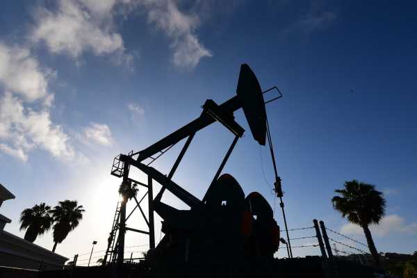 U.S. Oil Prices Rise as Manufacturing Slows