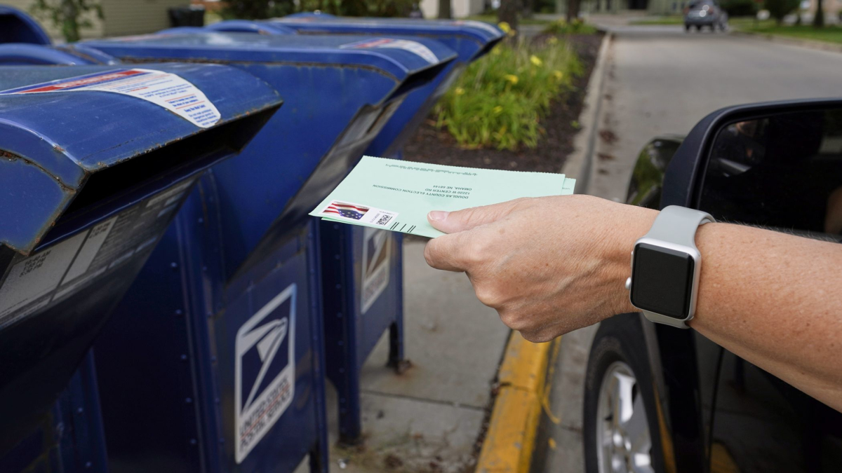 Records: Mail Delivery Lags Behind Targets as Election Nears