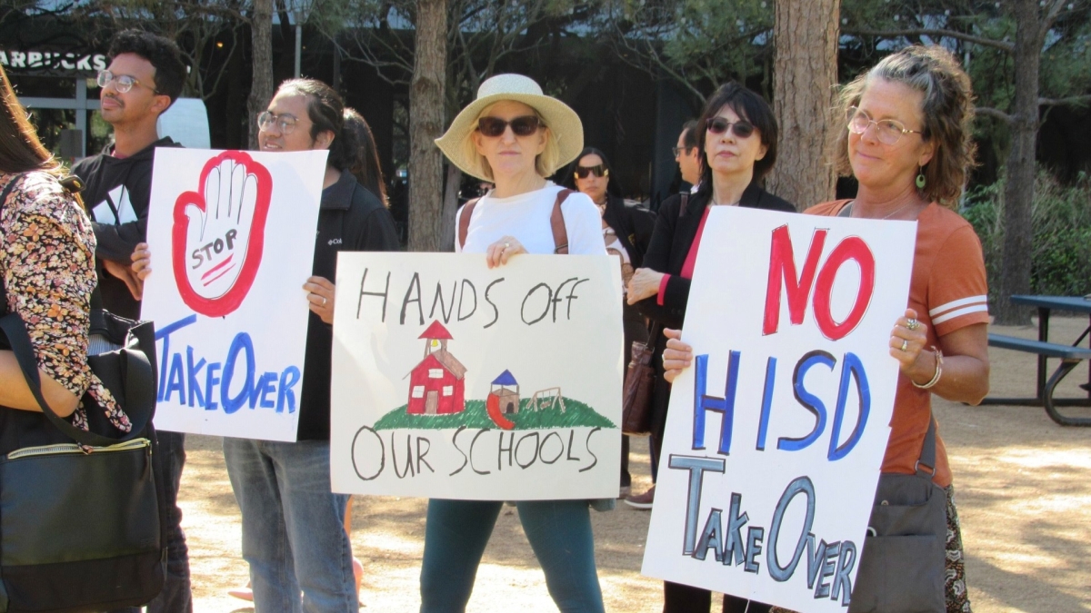 Texas Announces Takeover of Houston Schools, Stirring Anger
