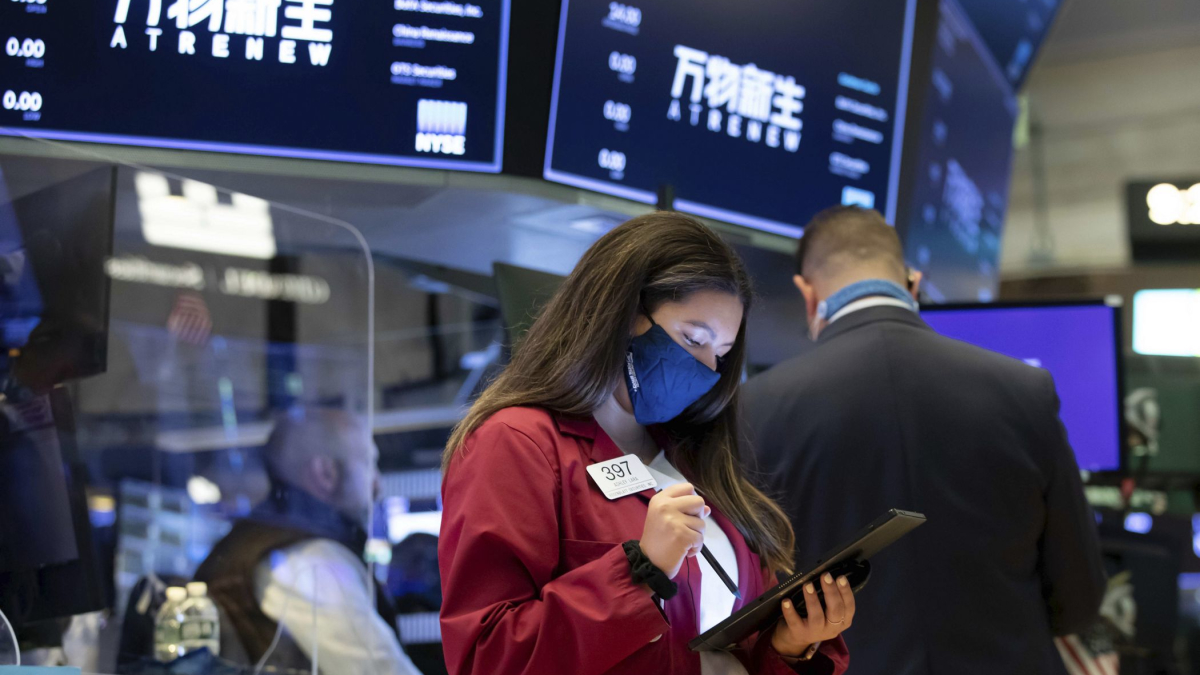 Stocks Slump; S&P 500 Has Its Worst Week Since February