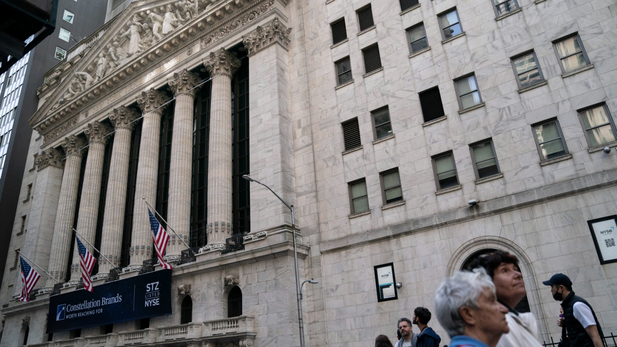 Deepening Worries About High Rates Send Wall Street Lower