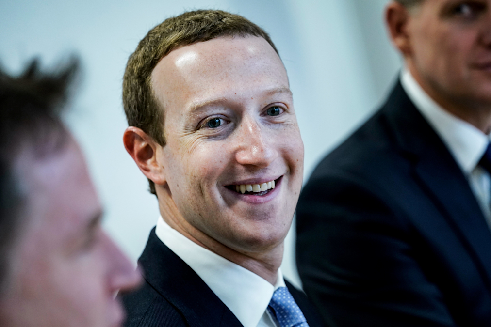 Zuckerberg, Gates Team Up to Support New COVID-19 Treatments
