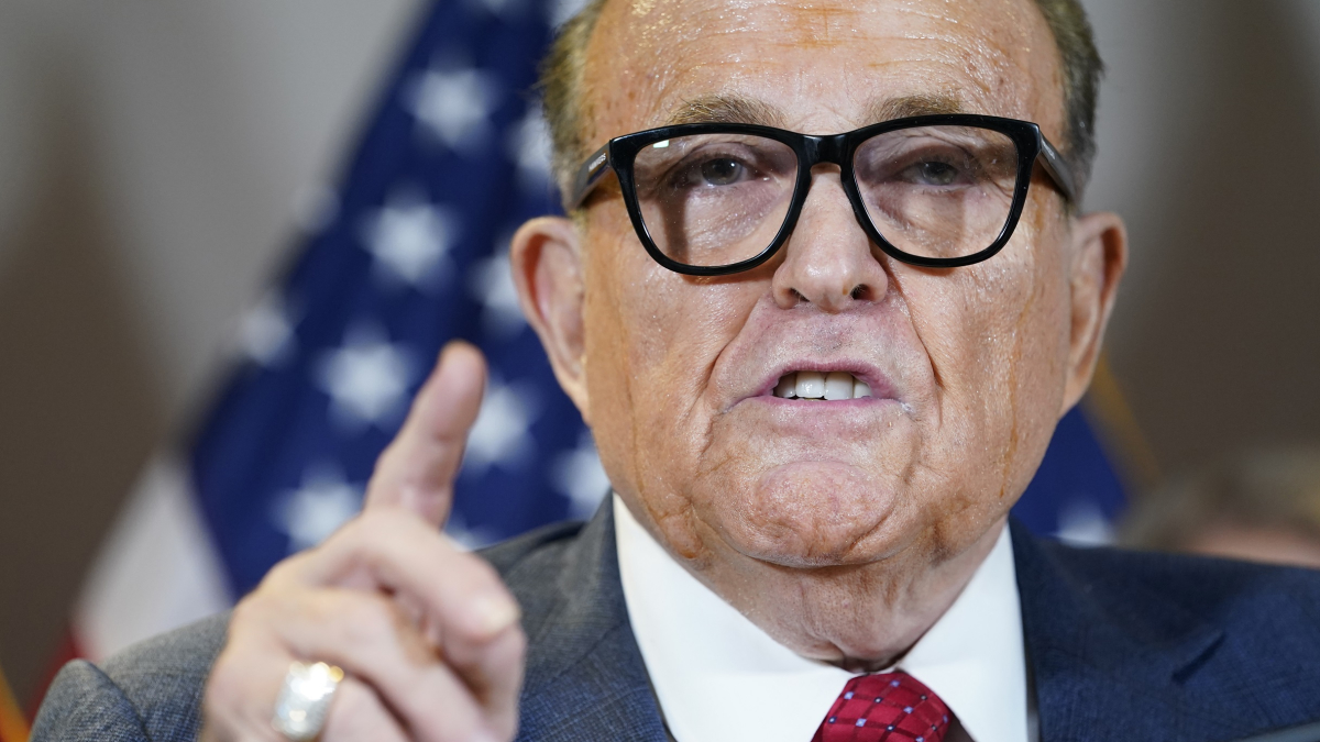 Giuliani Is Target of Election Probe, His Lawyers Are Told