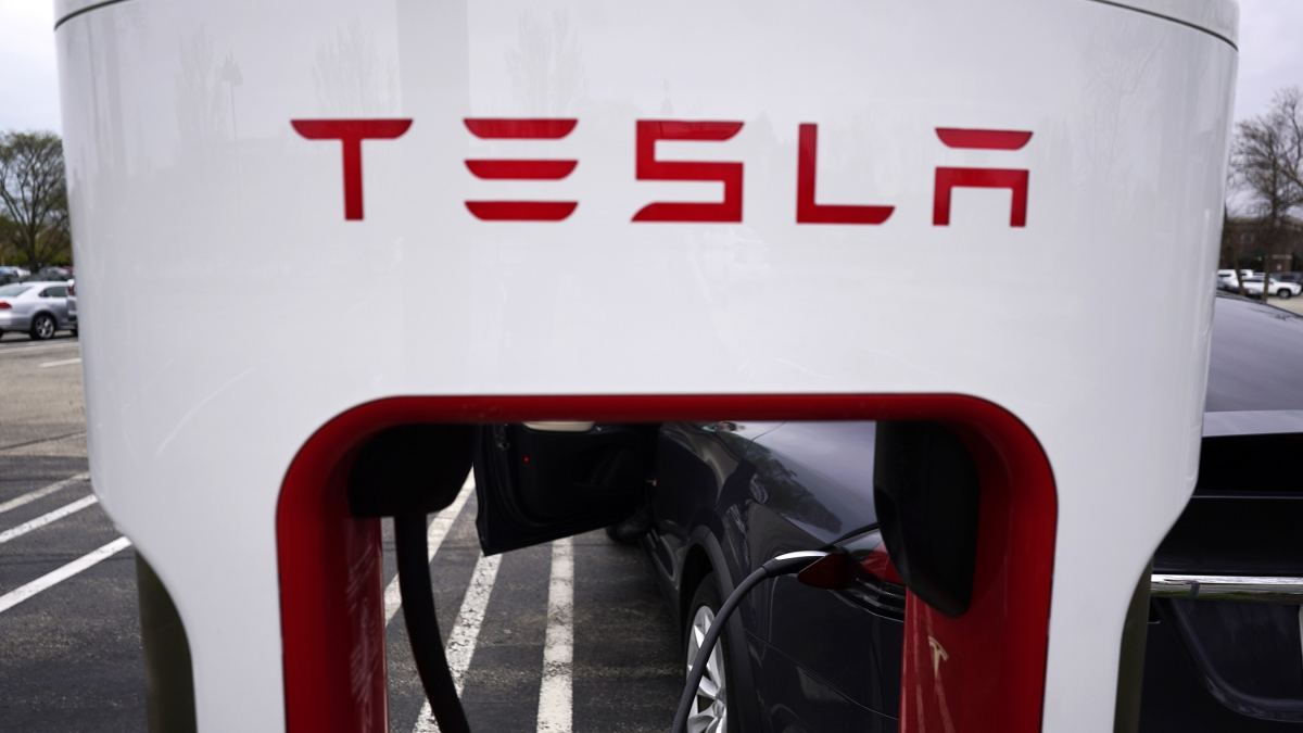 Tesla Recalls 130K Vehicles; Touch Screens Can Go Blank