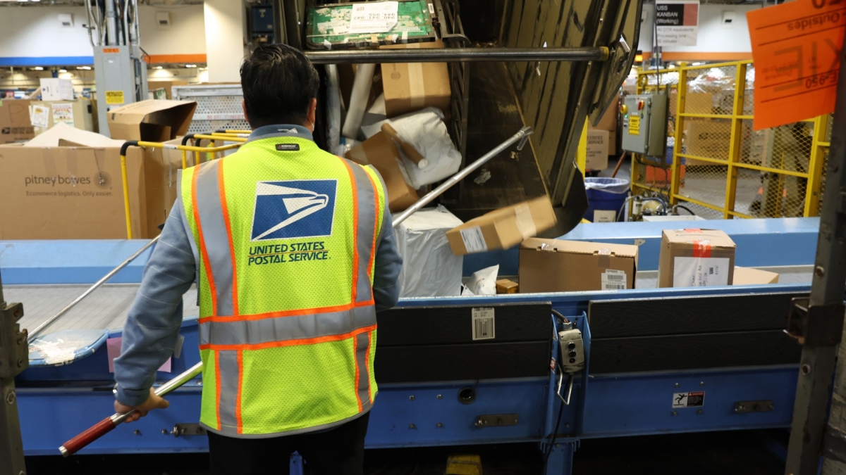 Christmas Rush: Postal Service Sets Deadlines for Holiday Packages 