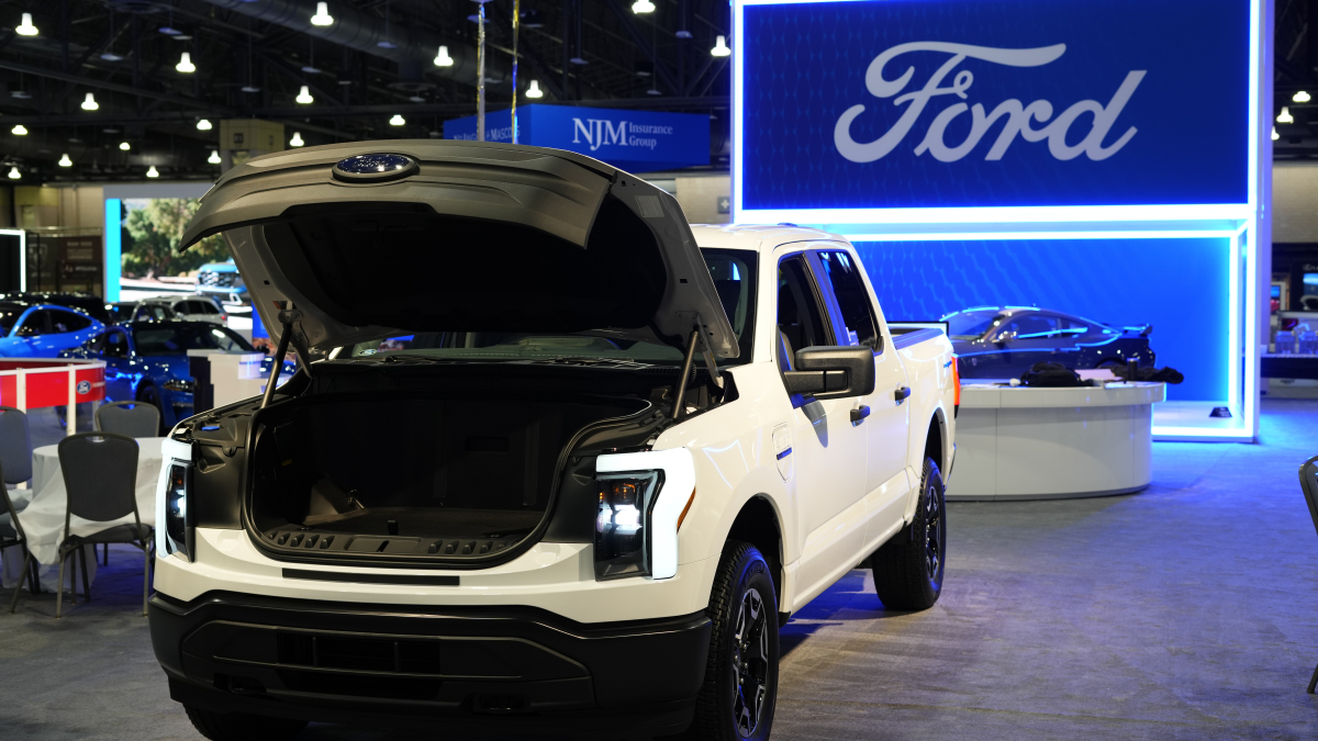 Ford Cuts Production of F-150 Lightning Electric Truck
