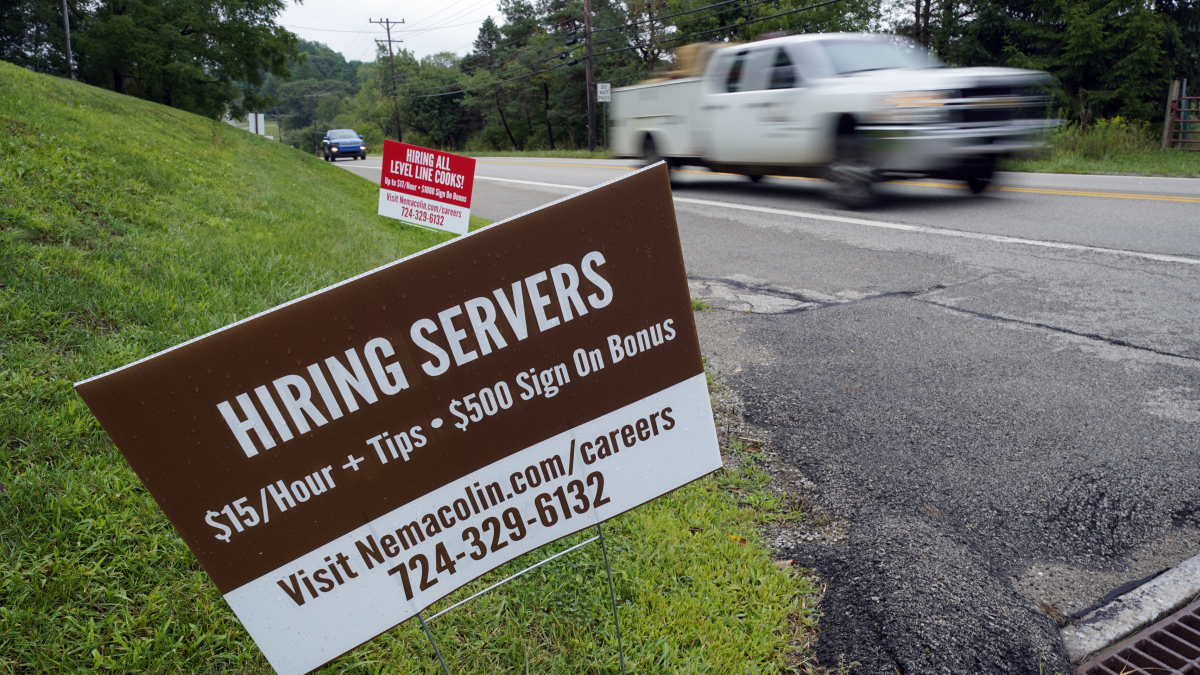 U.S. Layoffs Remain Elevated as 884,000 Seek Jobless Aid