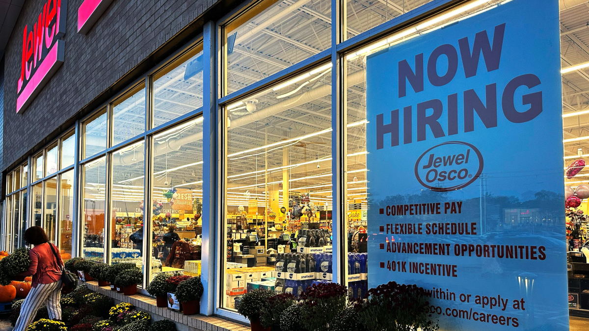 U.S. Applications for Jobless Benefits Fall Again as Labor Market Continues to Thrive