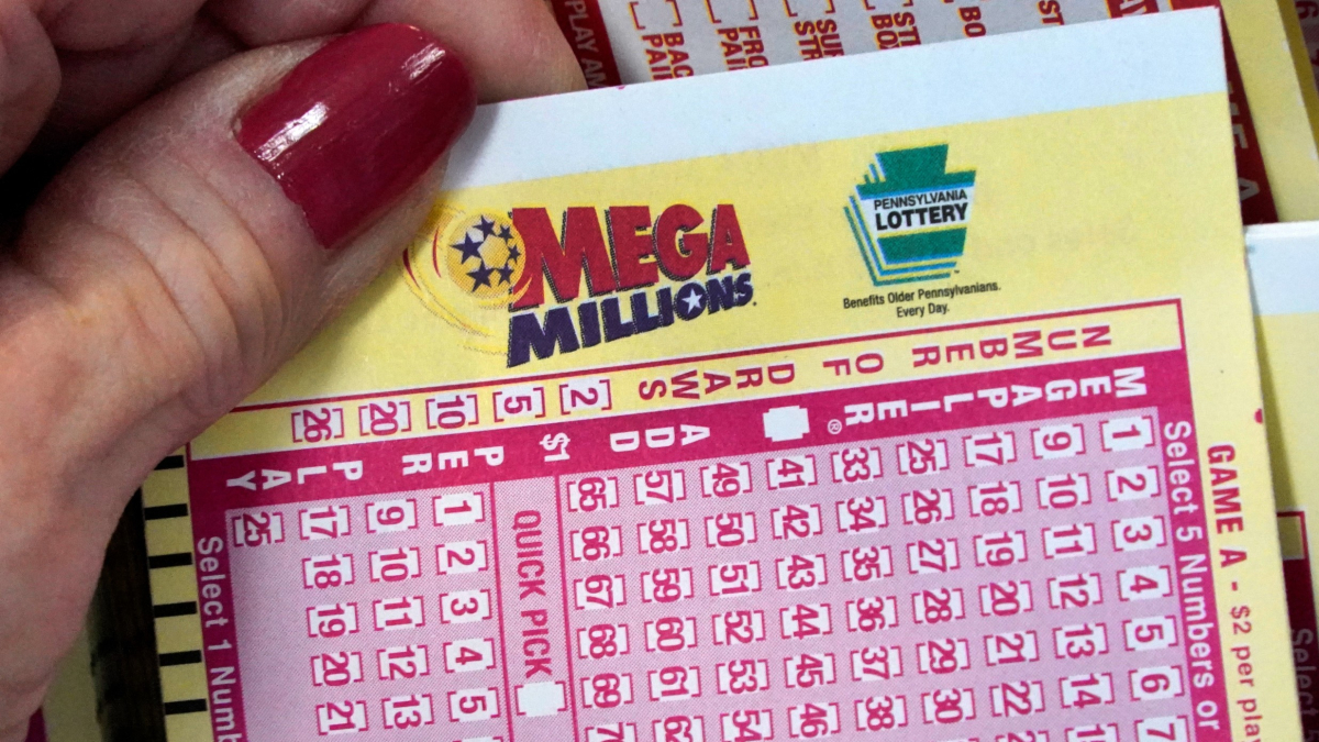 Mega Millions Jackpot Grows to $820 Million With a Possible Cash Payout of $422 Million