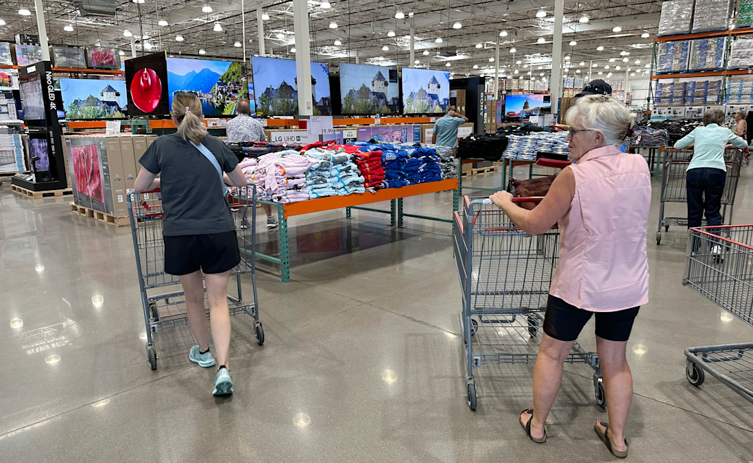 Consumers Keep Spending Despite High Prices and Wwn Gloomy Outlook. Can it Last?