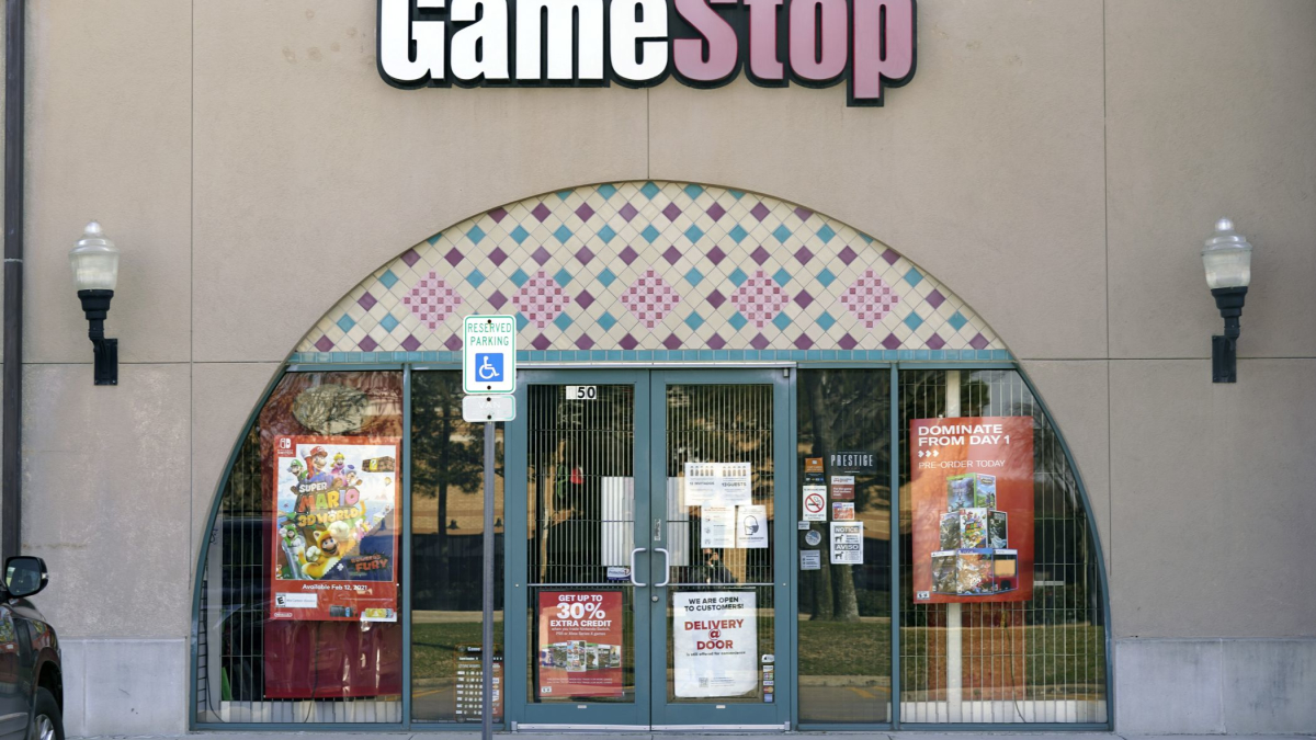 GameStop Investors 'Do Not Sell' Amid Crackdown by Robinhood, Other Trading Apps
